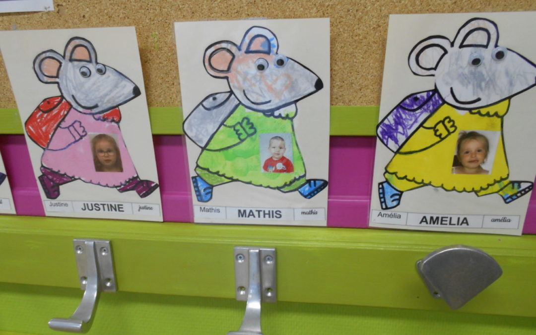 Décor du porte manteau en maternelle